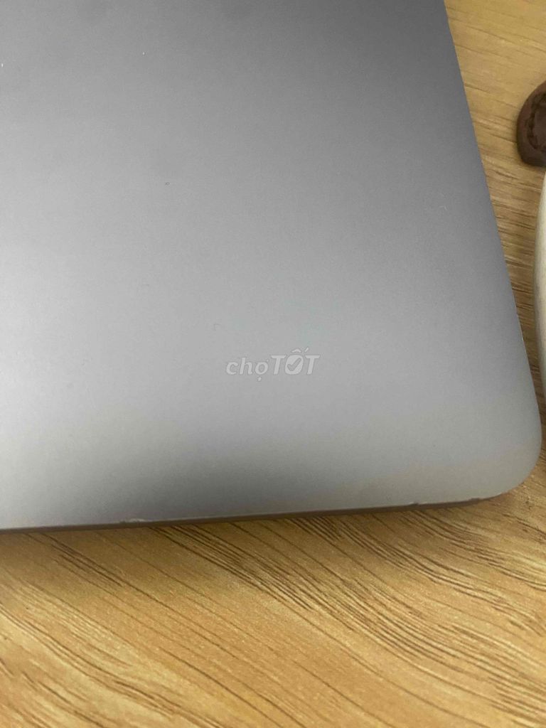 Macbook Pro 2019 16GB 256GB 13.3” Retina cũ.