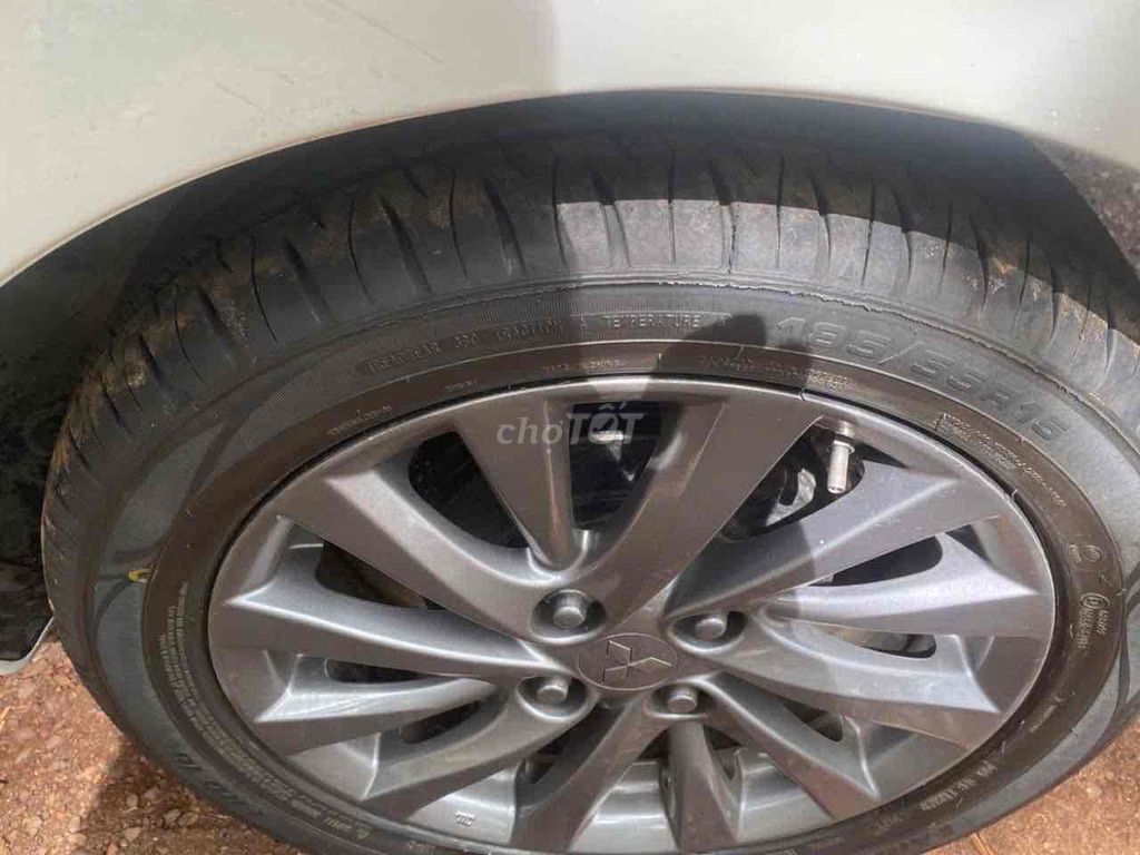 Mitsubishi Attrage 2015 Trắng. Mua bán Ô tô tại Huyện Xuân Lộc Đồng Nai được đăng bởi Thiện LK hình 5