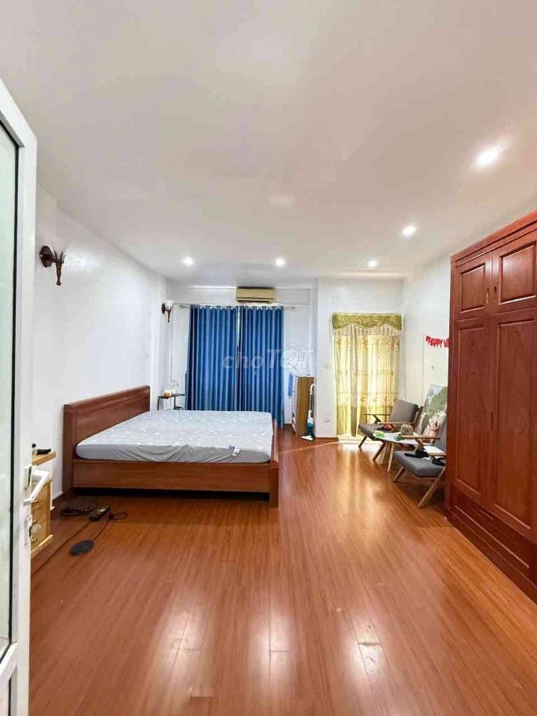 Дом в районе Phú Thượng, 50 кв.м, 5 этажей, парковка у ворот