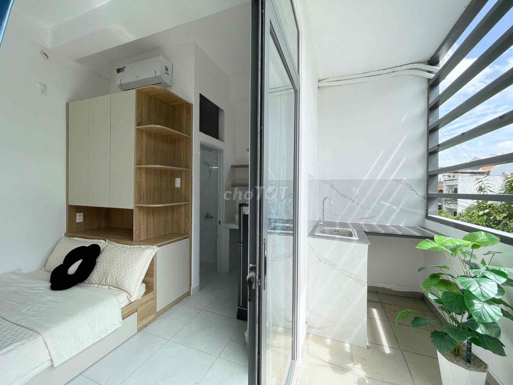 phòng 20m2 ban công tách bếp ngay nhà ga t3