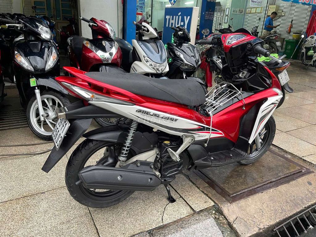 Honda Air Blade 2012 Красно-бело-черный