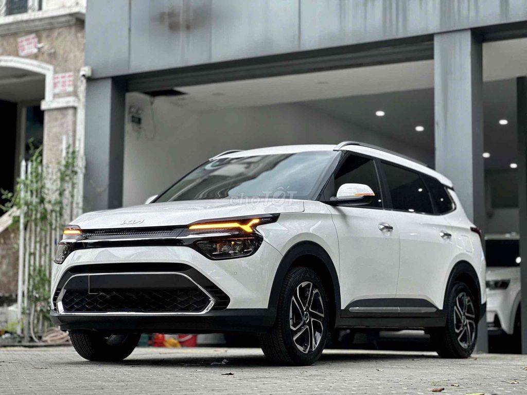 Kia Carens 1.5 Luxury 2024 Белый 11000 км