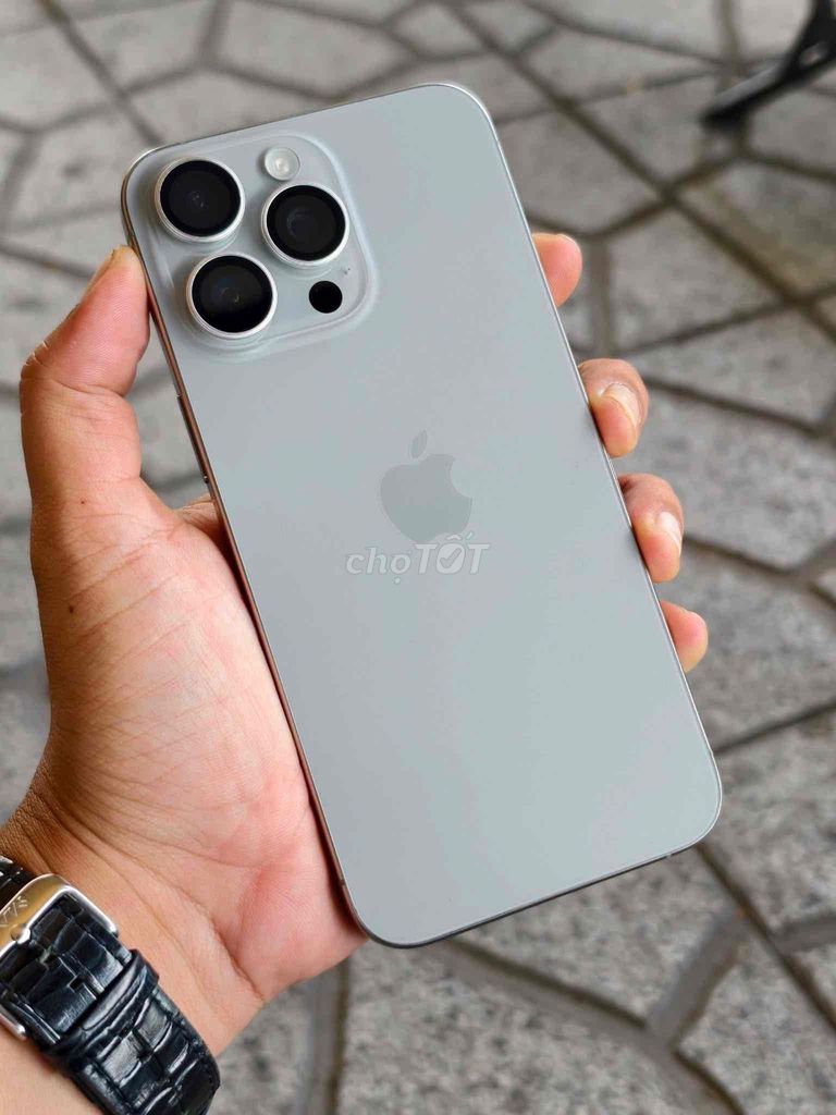 Apple iPhone 15 Pro Max 256GB Titan Tự Nhiên Trầy. Mua bán Điện thoại tại Thị xã Bến Cát Bình Dương được đăng bởi Duythin Bui hình 1