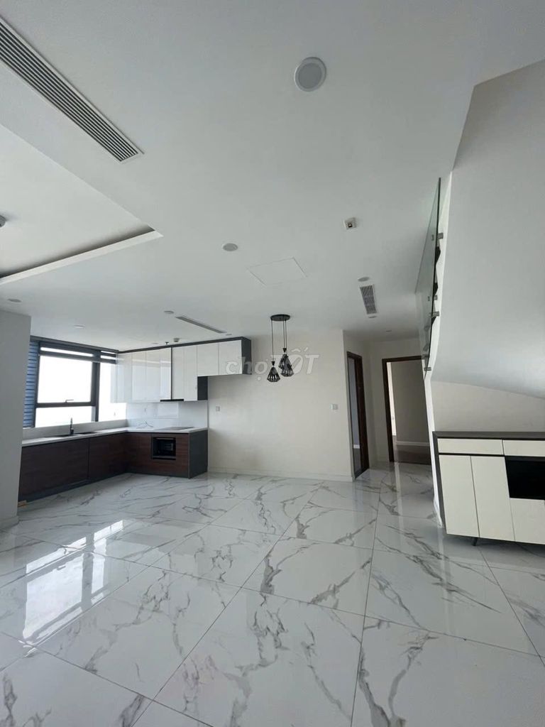 Двухуровневая квартира Duplex 211 м² с видом на Западное озеро, Sunshine City