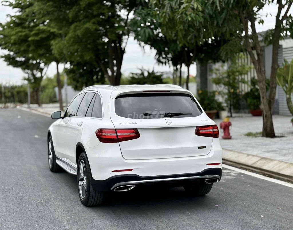 Mercedes Benz GLC Class 2018 300 4MATIC AT - 54000. Mua bán Ô tô tại Quận 6 Tp Hồ Chí Minh được đăng bởi Quang Thuận Quân hình 6