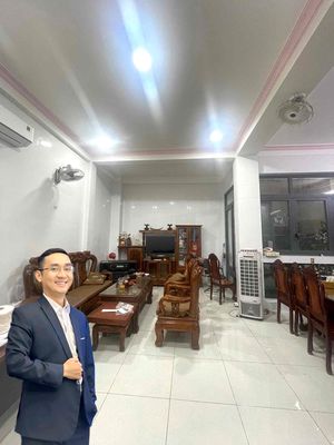 BÁN GẤP NHÀ MẶT TIỀN - NGANG KHỦNG 8 mét - GẦN CÔNG VIÊN THOÁNG MÁT. Mua bán nhà ở tại Quận Bình Tân Tp Hồ Chí Minh được đăng bởi Võ Tiến Công