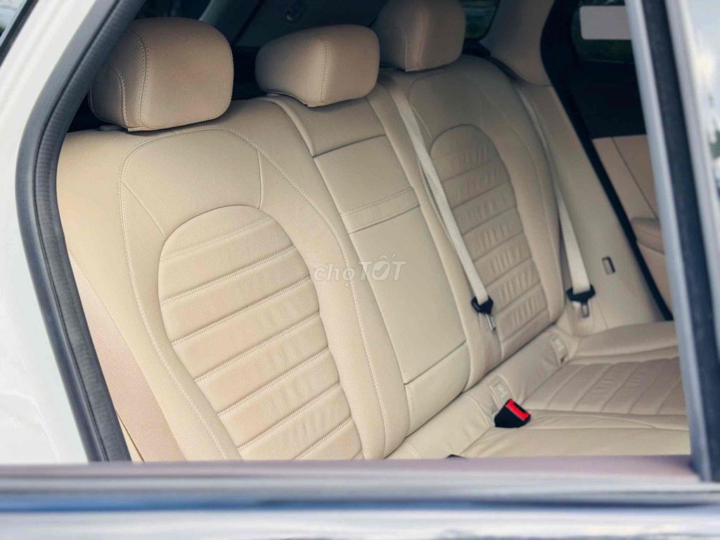 Mercedes GLC200 4Matic 2021 Trắng Kem. Mua bán Ô tô tại Quận Bình Tân Tp Hồ Chí Minh được đăng bởi Hoàng Thọ hình 10