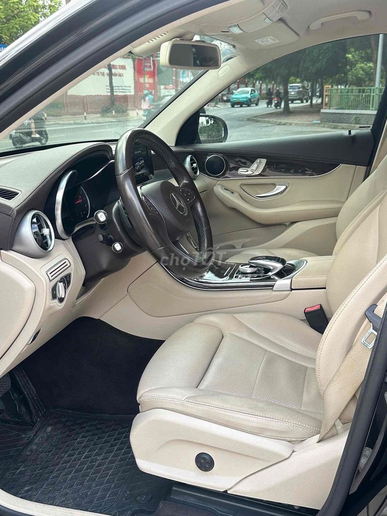 Mercedes Benz GLC200 sx 2018 màu đen. Mua bán Ô tô tại Quận Cầu Giấy Hà Nội được đăng bởi Cao Quý hình 9