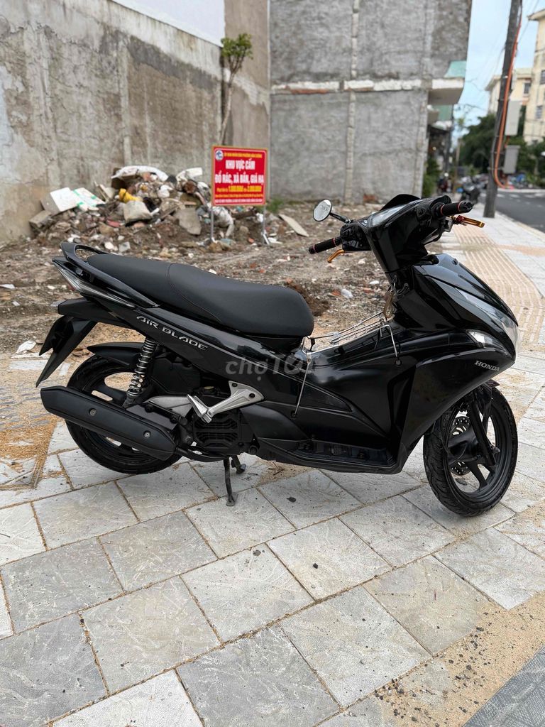 Honda Airblade 2012 глянцевый черный госномер 43