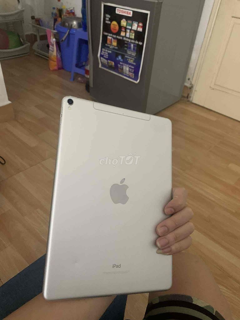 Apple iPad Pro 10.5 inch 256GB Bạc. Mua bán Máy tính bảng tại Quận Bắc Từ Liêm Hà Nội được đăng bởi Phạm Thuỳ Lựu hình 1