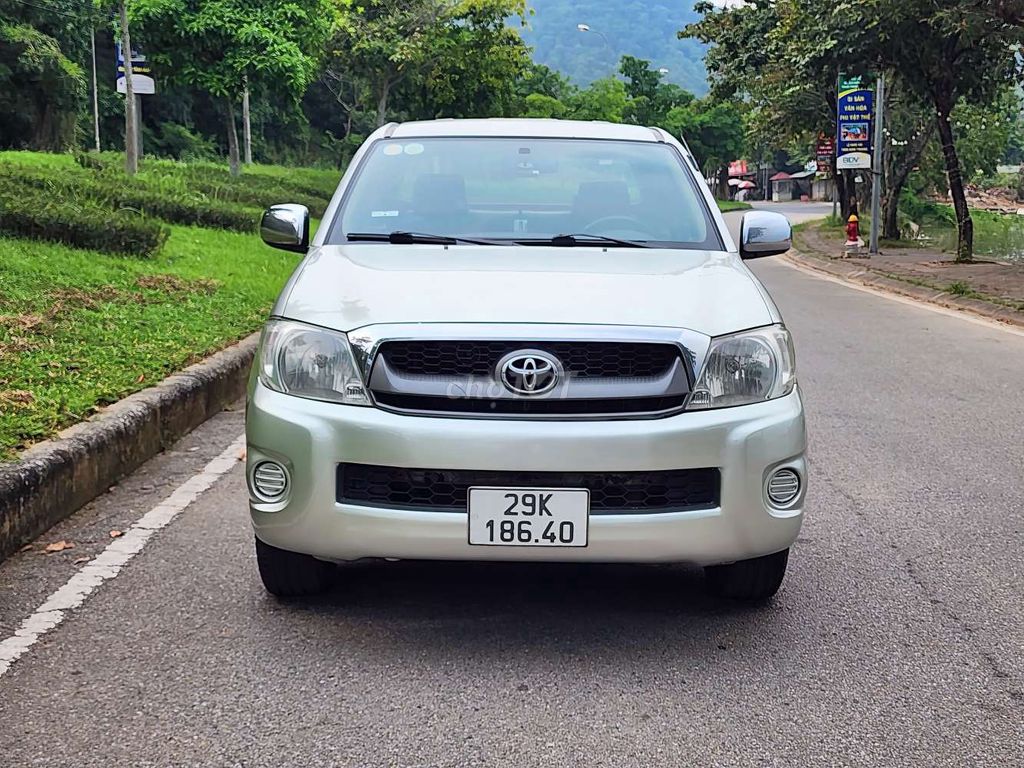 Toyota Hilux sx2011 máy dầu ,xe zin đét .. Mua bán Ô tô tại Huyện Sóc Sơn Hà Nội được đăng bởi Thế Auto  hình 2