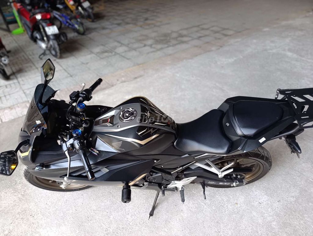 CBR150 Đen tem vàng đồng mới 95%. Mua bán Xe máy tại Thành phố Thuận An Bình Dương được đăng bởi quang hình 1