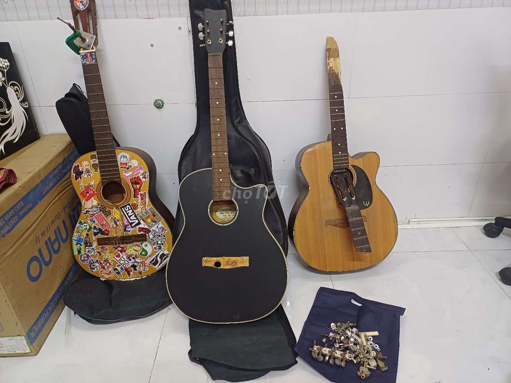Đàn guitar nhiều màu đã dùng. Mua bán Nhạc cụ tại Quận Bình Thuỷ Cần Thơ được đăng bởi Nam T95 hình 1