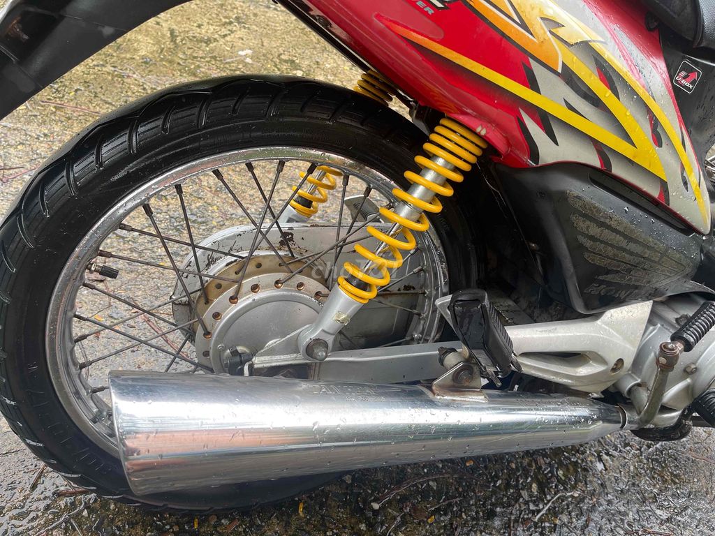 Honda Wave красный, чёрный, серебристый, мотоцикл с механической коробкой