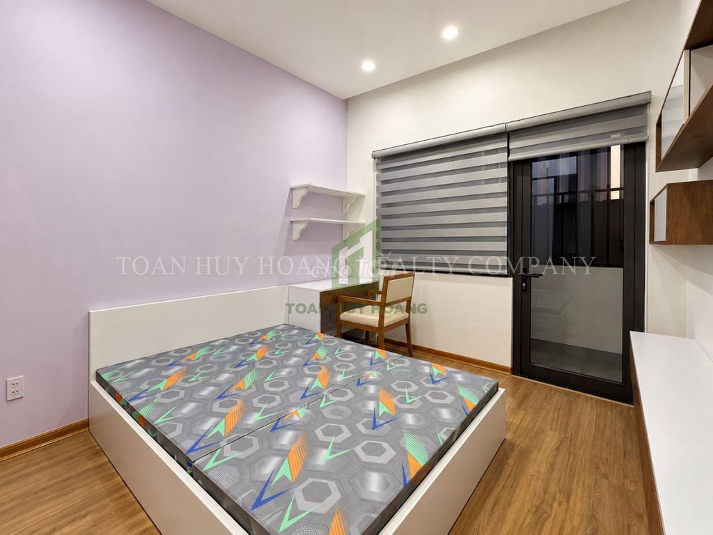 Family house facing a park with a Hàn river rooftop — photo 6