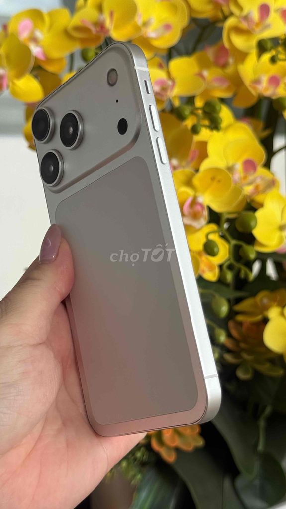 Apple iPhone XR 64GB Trắng 1 sim vật lý & 1 eSIM. Mua bán Điện thoại tại Quận Ninh Kiều Cần Thơ được đăng bởi Khải Mobile Cần Thơ hình 1