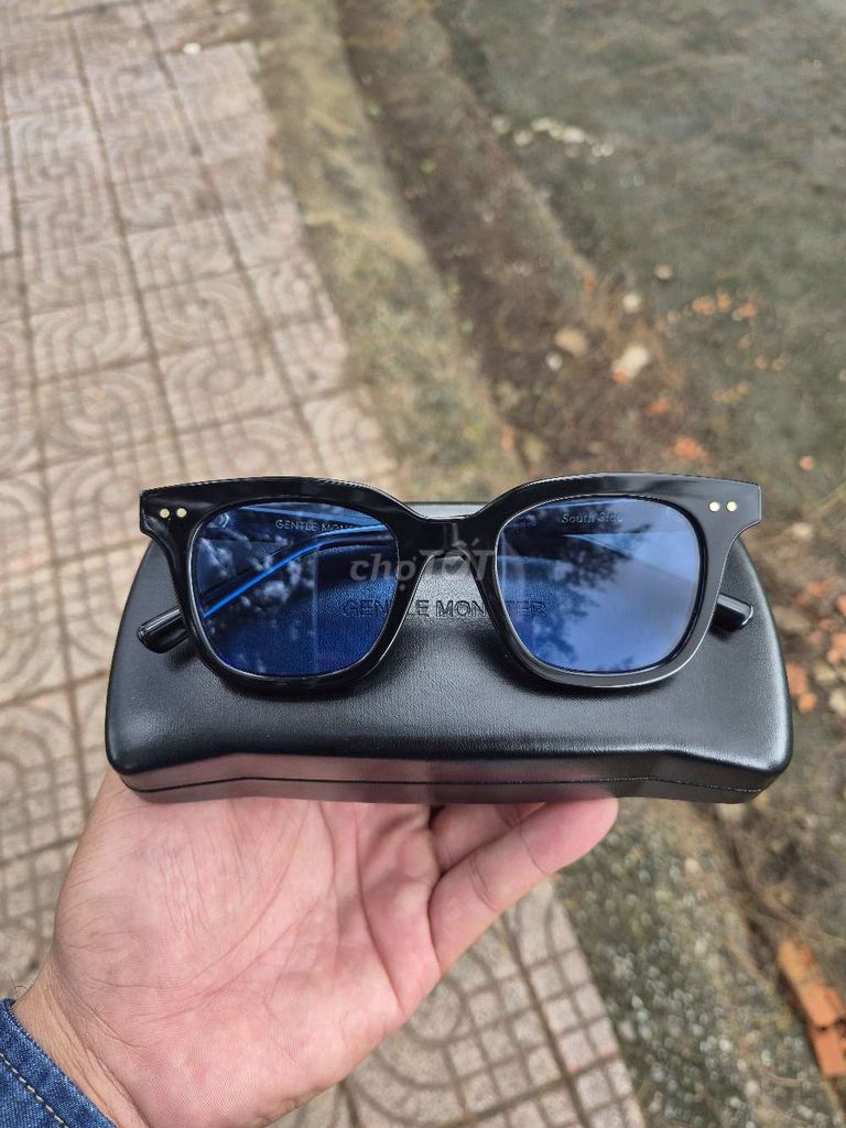 Kính râm Gentle Monster South Side Đen. Mua bán Phụ kiện thời trang khác tại Huyện Nhơn Trạch Đồng Nai được đăng bởi Túi Si Ngọc Khánh  hình 1