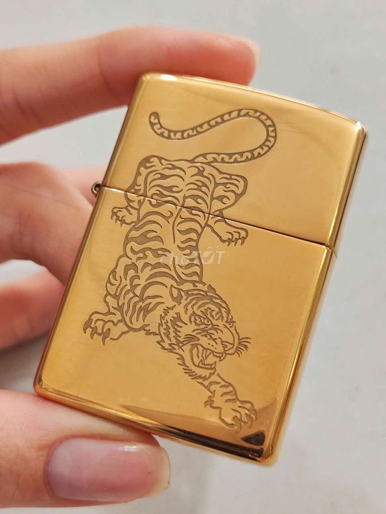 Zippo đồng khối hổ