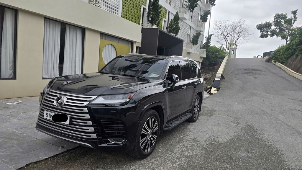Lexus LX600 Urban 2025 7 мест черный 18000 км