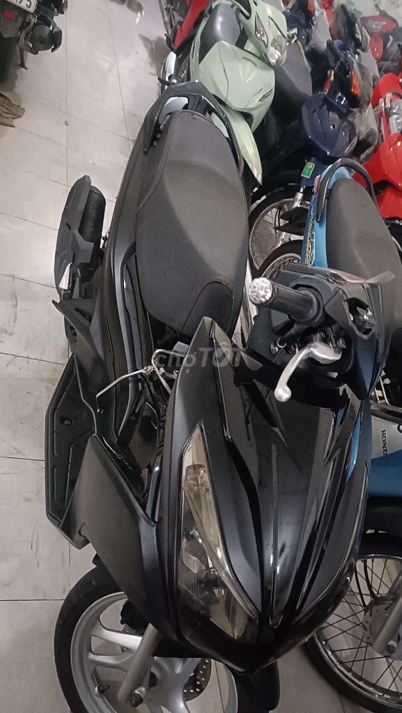 Honda Air Blade 2014 Đen. Mua bán Xe máy tại Quận Bình Tân Tp Hồ Chí Minh được đăng bởi cửa hàng xe máy cũ Tiến phát chuyên bán góp trả trước 0 đồng hình 8