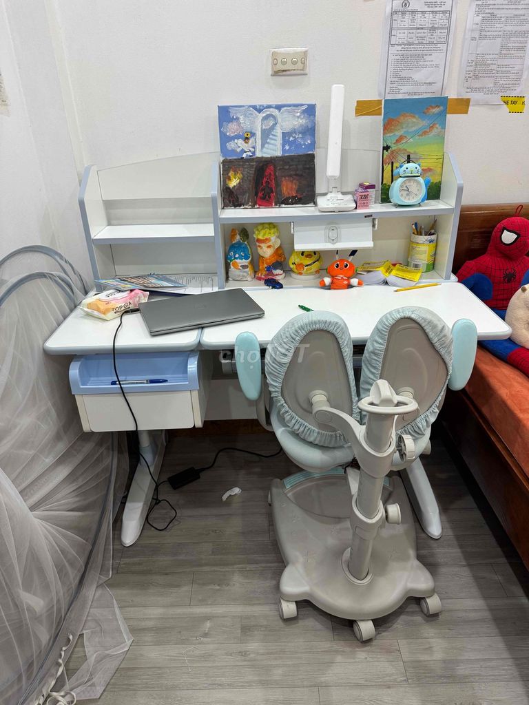 Bộ bàn ghế học sinh chống gù. Mua bán Bàn ghế tại Quận Ba Đình Hà Nội được đăng bởi Nguyễn anh tuấn hình 1