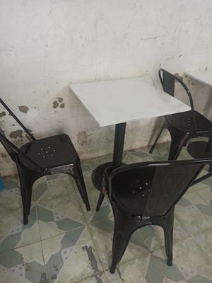 Thanh lý 2 bộ bàn ghế cafe cũ. Mua bán Bàn ghế tại Quận Bắc Từ Liêm Hà Nội được đăng bởi Nguyễn Minh Thành