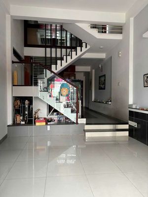 Аренда · 3 комн. · 132 м² · Thành phố Thủ Đức, ул. 0909714628