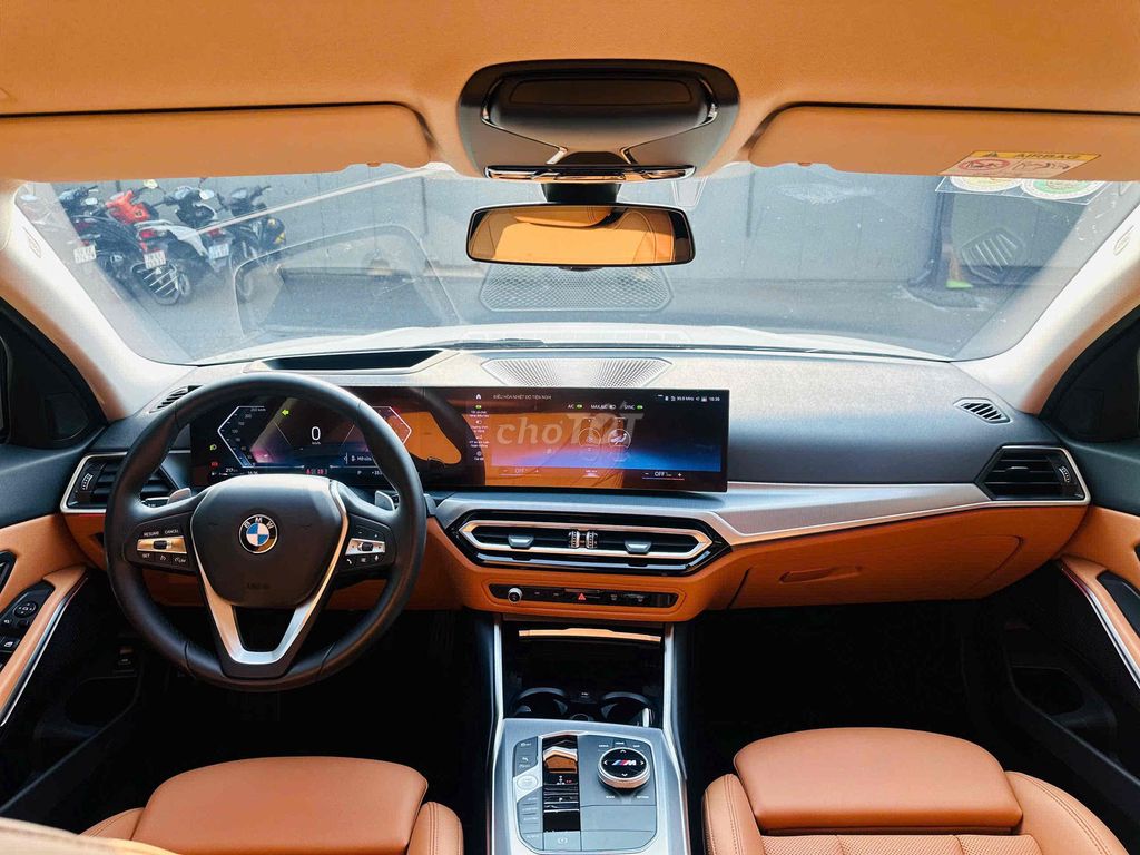 BMW 320i СПОРТЛАЙН LCI 2024 белый 15 000 км