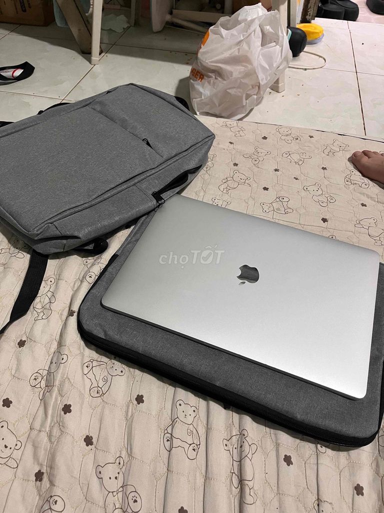 Macbook i7 ram16GB SSD1TB màn to cảm ứng vân tay. Mua bán Laptop tại Huyện Củ Chi Tp Hồ Chí Minh được đăng bởi Long Le hình 1