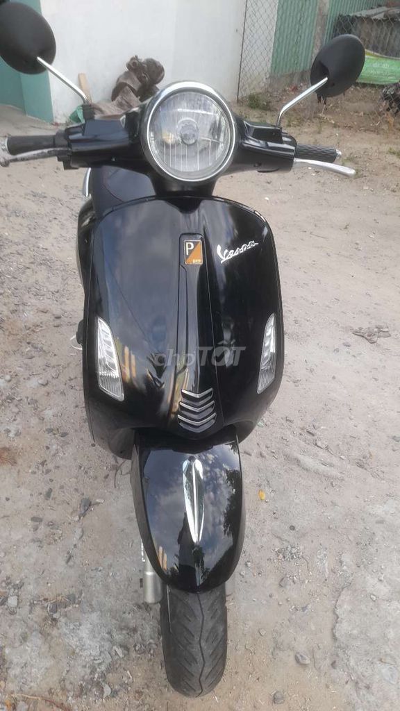 Электроскутер Vespa черный мало б/у новый