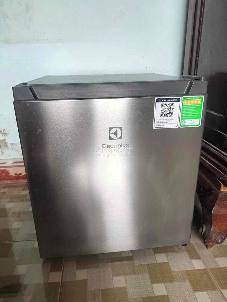 Tủ lạnh mini Electrolux 45l màu xám. Mua bán Tủ lạnh tại Thành phố Bến Tre Bến Tre được đăng bởi Ung Hoàng Hiện hình 1