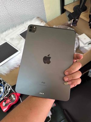 iPad Pro 11" 2020, 128GB, Bản Quốc Tế. Mua bán Máy tính bảng tại Quận Cầu Giấy Hà Nội được đăng bởi Nguyễn Xuân Huy