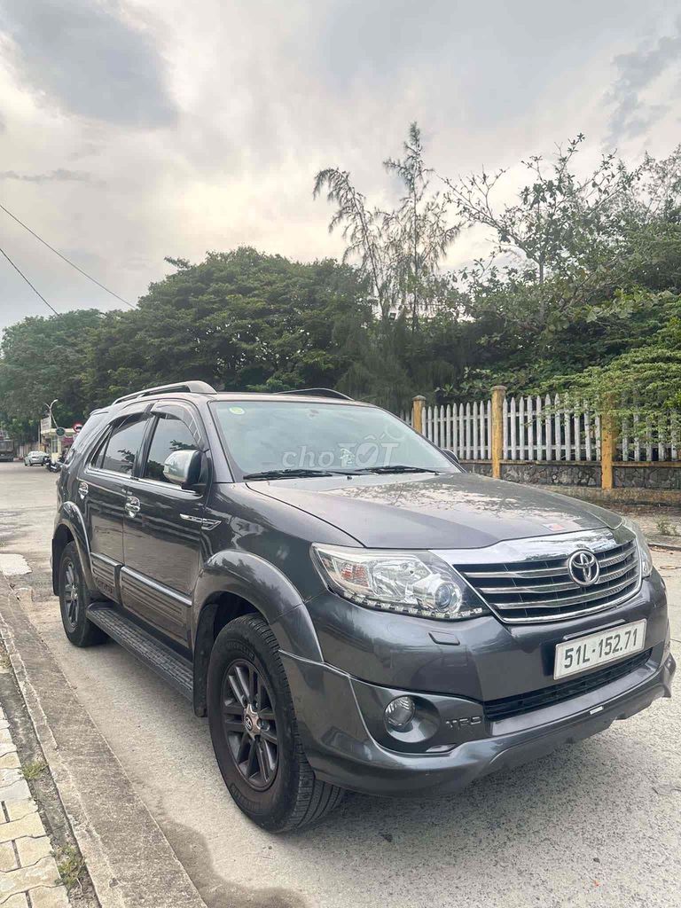 Toyota Fortuner, 7 мест, серый
