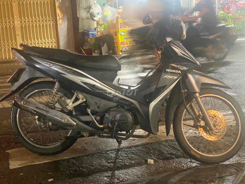 Honda Blade 110 чёрный, полуавтомат
