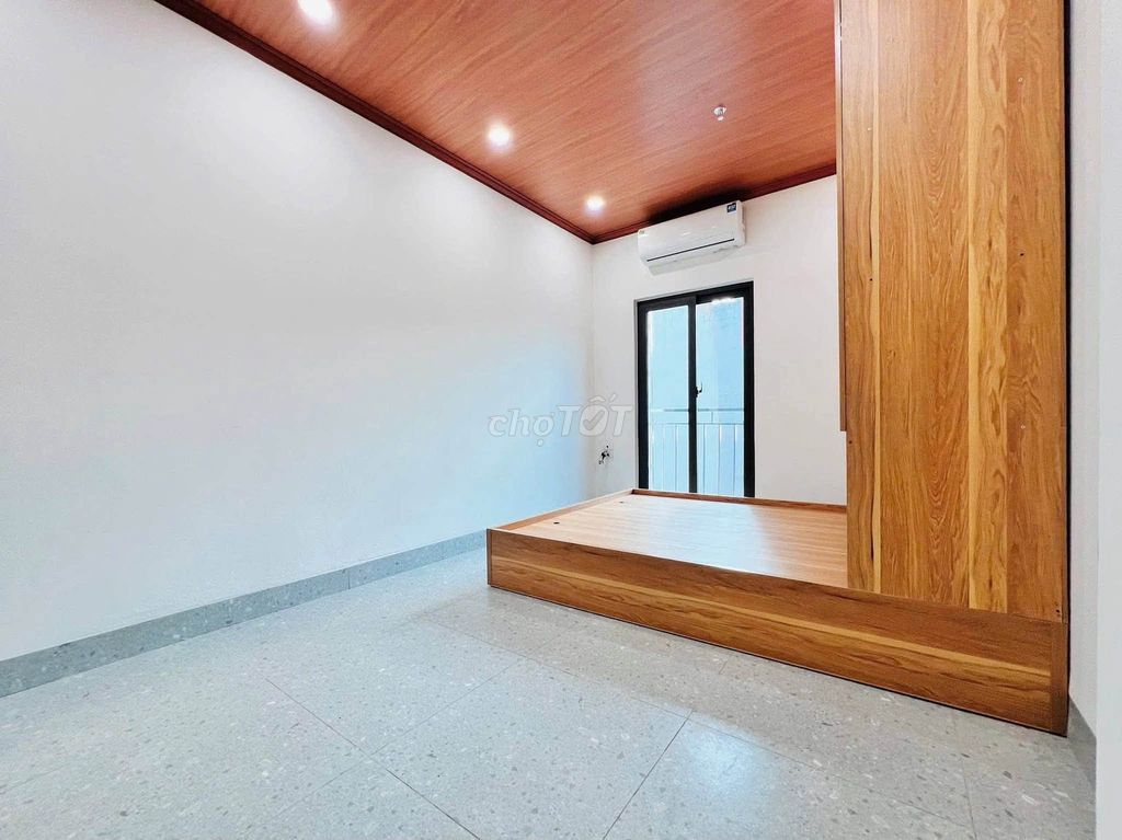 Nhà mới 259 Vĩnh Hưng, ban công thoáng mát
