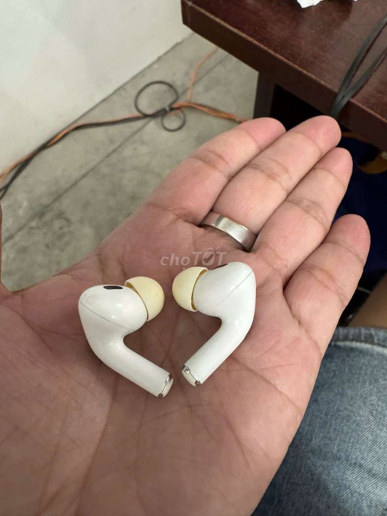 Tai nghe AirPods Pro 2 cổng Lightning còn rất mới. Mua bán Tivi, Âm thanh tại Quận 11 Tp Hồ Chí Minh được đăng bởi Quốc Huy hình 1