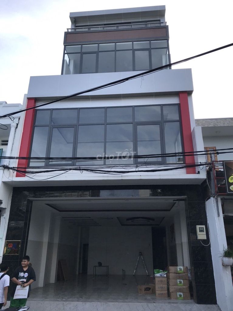 Cho thuê nhà 1 trệt 4 lầu, 7x14m đường Lê Văn Việt, Thủ Đức