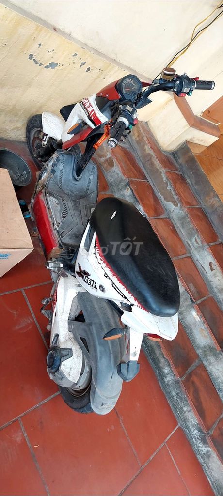 Xe máy điện Xmen màu Đen. Mua bán Xe điện tại Huyện Phúc Thọ Hà Nội được đăng bởi nguyen khoi hình 2