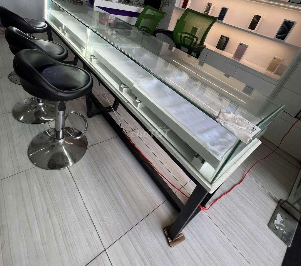 Tủ trưng bày Kính Kim loại Đèn LED Còn mới. Mua bán Tủ, kệ gia đình tại Quận Bình Tân Tp Hồ Chí Minh được đăng bởi Đào hình 1