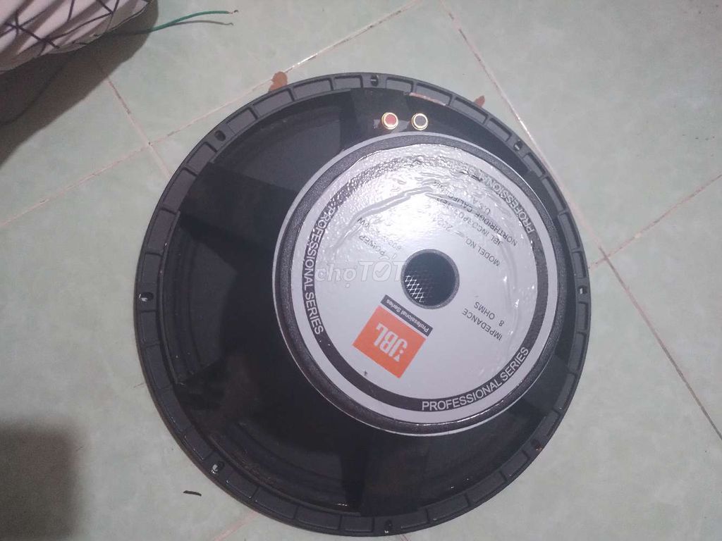 Lé 1 cái Bass 40 jbl như mới