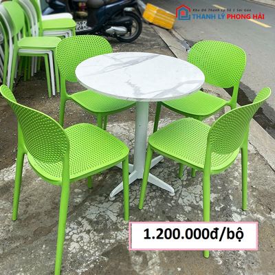 Bộ Bàn Ghế Cafe Nhựa Đúc Nghuyên Khối. Mua bán Bàn ghế tại Quận 1 Tp Hồ Chí Minh được đăng bởi Tuyết Phong Hải 