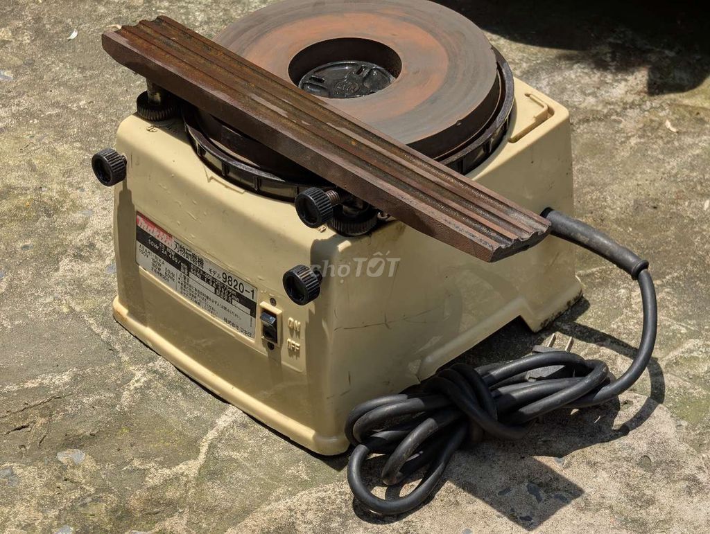 Máy mài dao Makita 9820-1. Mua bán Đồ chuyên dụng, Giống nuôi trồng tại Thành phố Thủ Đức Tp Hồ Chí Minh được đăng bởi Huynguyen hình 1