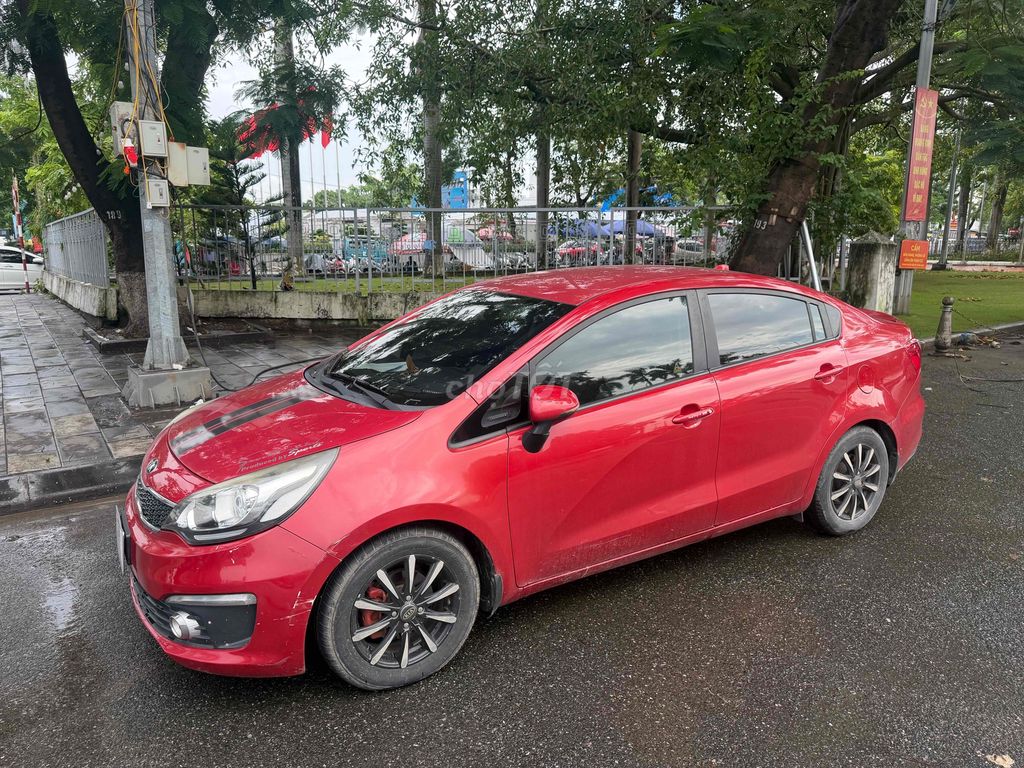 KIA RIO AT 2015 Красный 100000 км