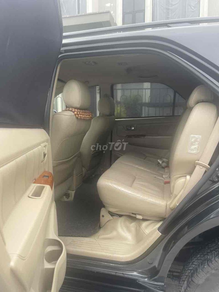 Toyota Fortuner 2010 số Tự Động. Mua bán Ô tô tại Quận Tây Hồ Hà Nội được đăng bởi long hình 4