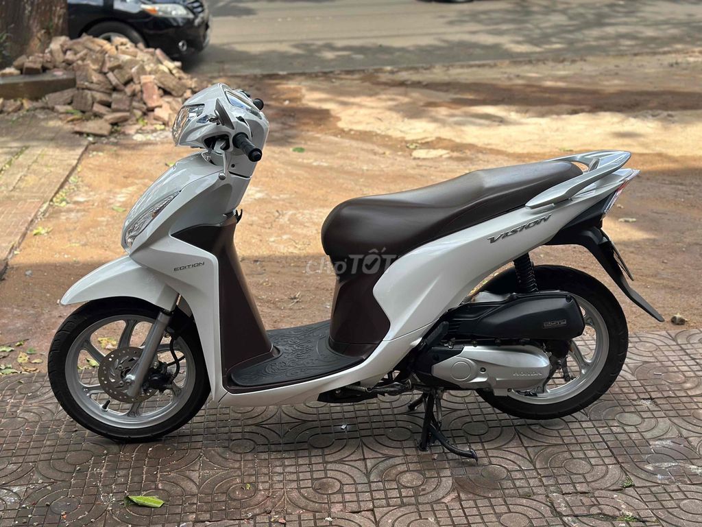 Honda Vision 2018 màu Trắng. Mua bán Xe máy tại Thành phố Pleiku Gia Lai được đăng bởi Xe Máy Nguyễn Vũ Gialai hình 7