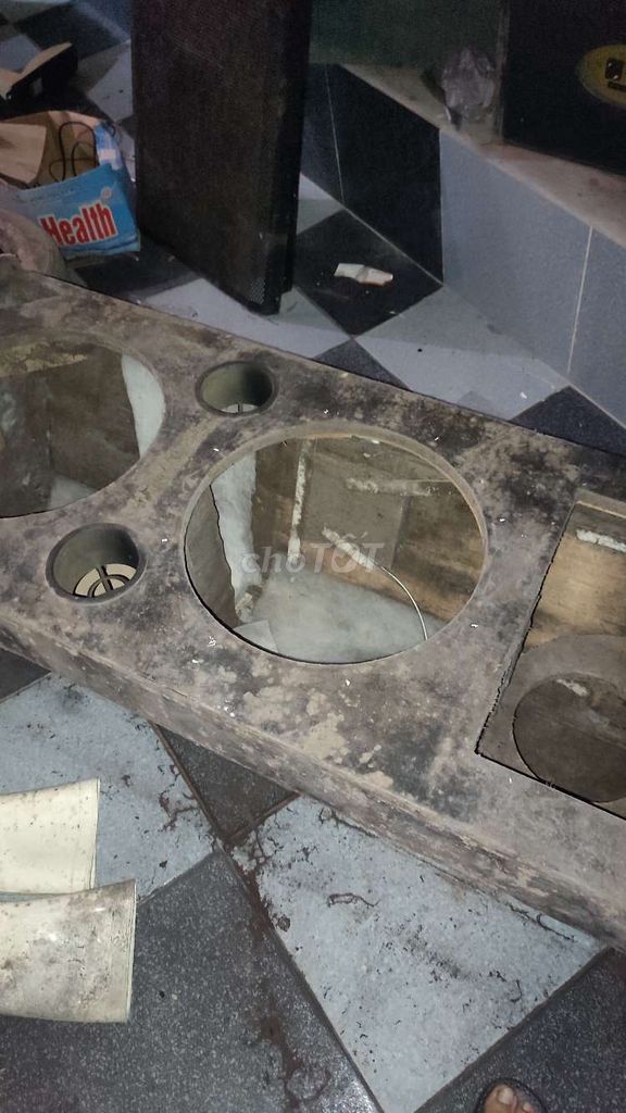 Thùng loa gỗ màu nâu đã dùng. Mua bán Tivi, Âm thanh tại Huyện Phú Vang Thừa Thiên Huế được đăng bởi Dương văn nguyên  hình 1