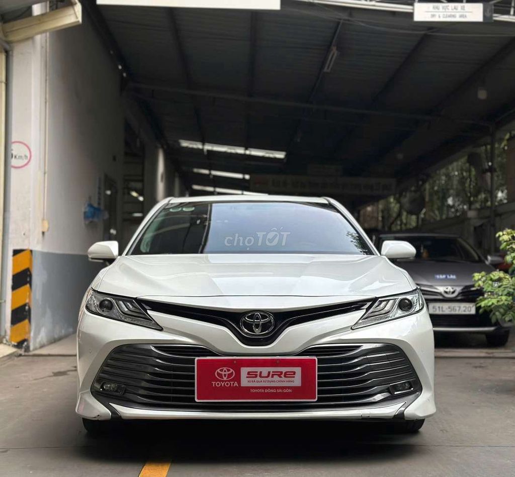 Toyota Camry 2020 2.5Q - 62505 km. Giá còn giảm