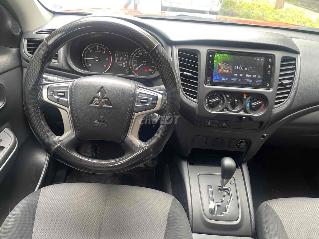 Mitsubishi Triton 2022 4x2 AT  odo 42000 km zin. Mua bán Ô tô tại Quận Hoàng Mai Hà Nội được đăng bởi tran duc khien hình 8