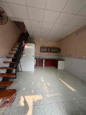 Аренда · 2 комн. · 28 м² · Quận 1, ул. Đường Nguyễn Văn Cừ