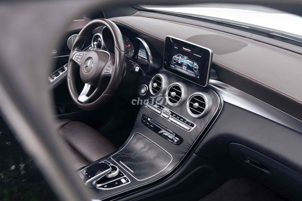 MERCEDES GLC300 4MATIC 2018. Mua bán Ô tô tại Quận 7 Tp Hồ Chí Minh được đăng bởi Tiền Bùi LONGANH  hình 4